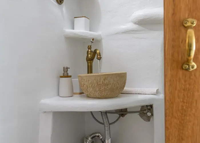 Pigi Zois Boathouse Mandrakia