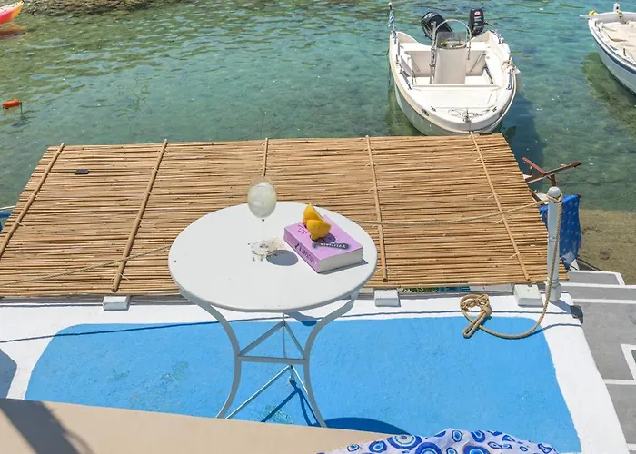 Pigi Zois Fisherman House * Mandrakia